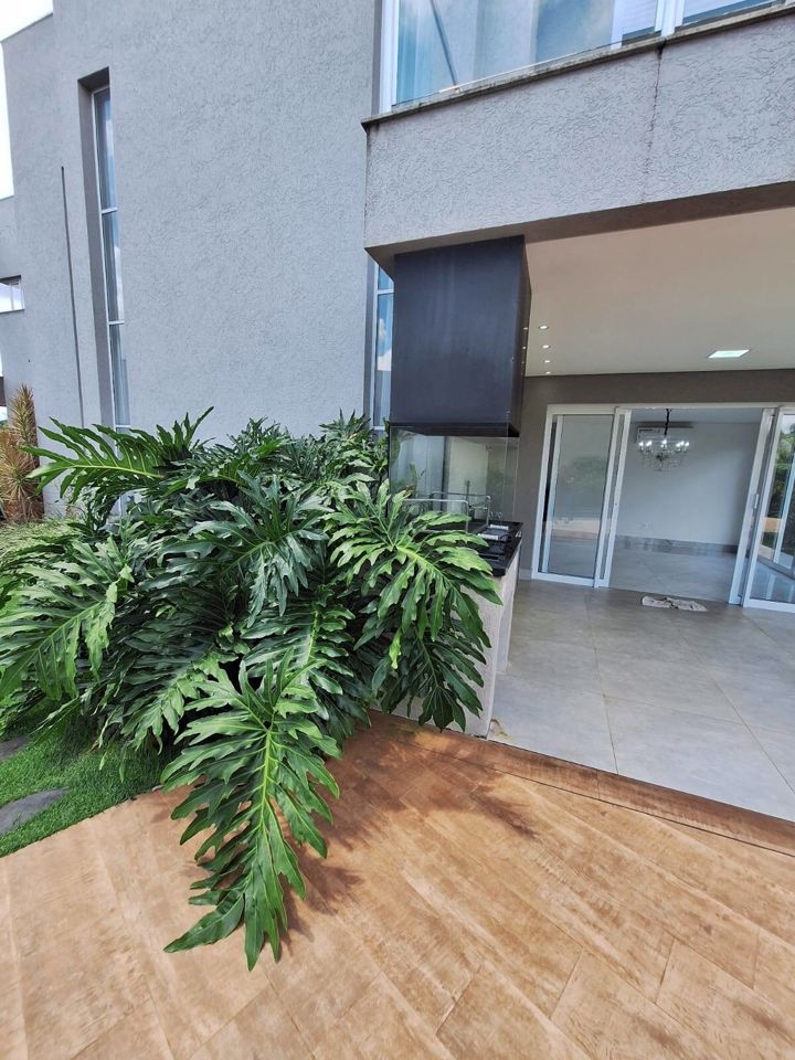 Casa, 4 quartos, 307 m² - Foto 1