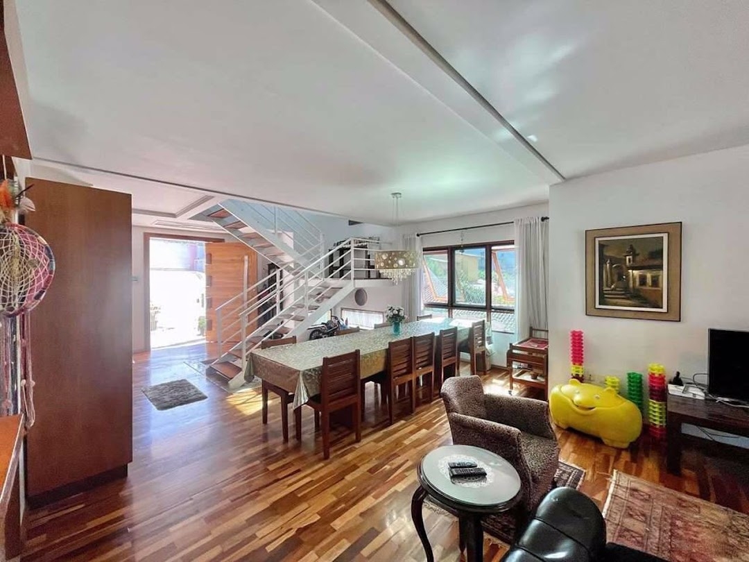 Casa à venda com 3 quartos, 357m² - Foto 2