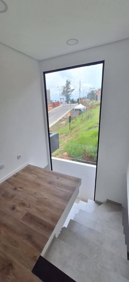 Casa à venda com 3 quartos, 88m² - Foto 1