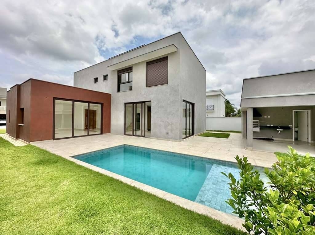 Casa à venda com 4 quartos, 307m² - Foto 1