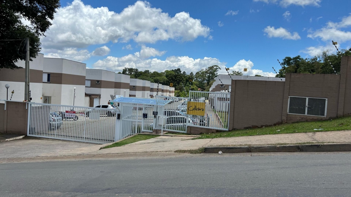 Casa à venda com 2 quartos, 54m² - Foto 1